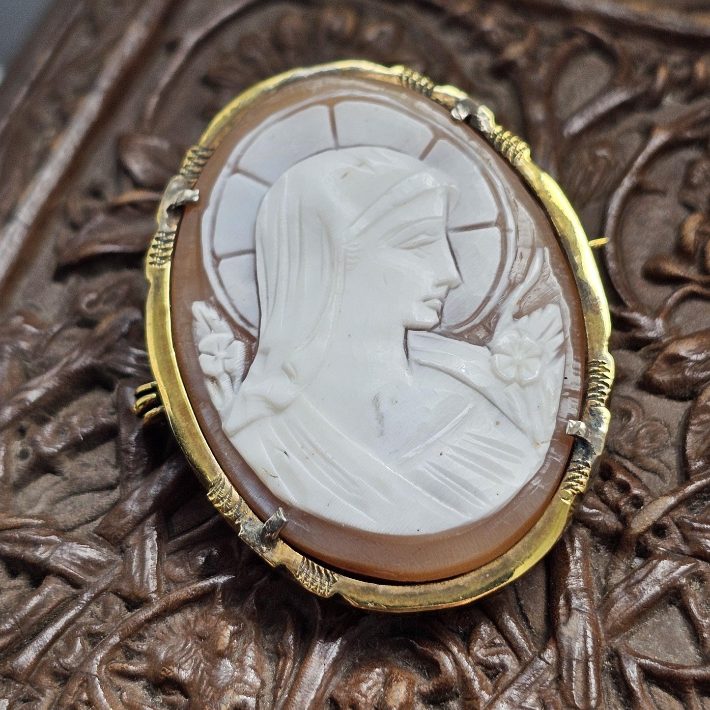 Vintage Virgin Mary Shell Cameo Brooch Pendant: Gold Tone Religious Motif