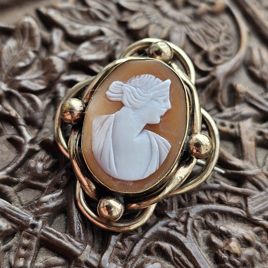 Small Antique Victorian Carved Shell Cameo Gold Tone Pinchbeck Brooch