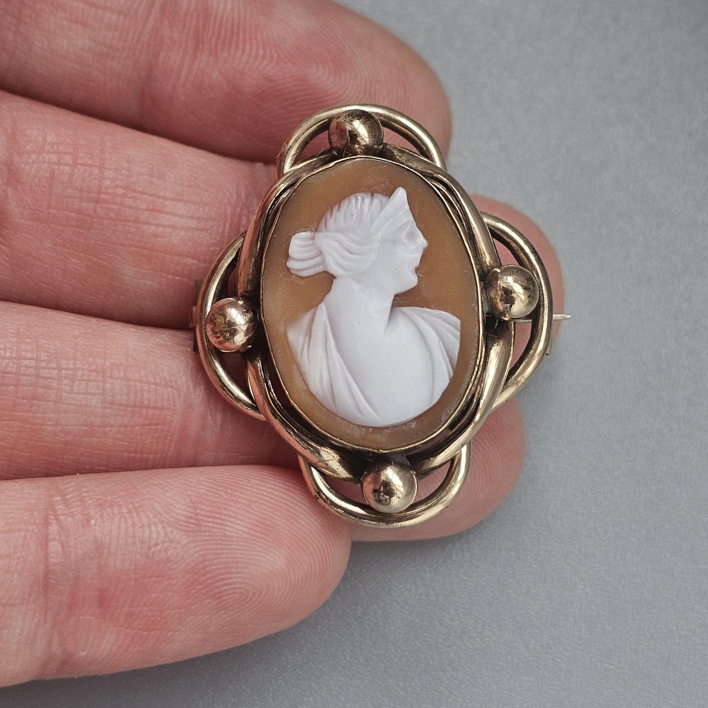 Small Antique Victorian Carved Shell Cameo Gold Tone Pinchbeck Brooch